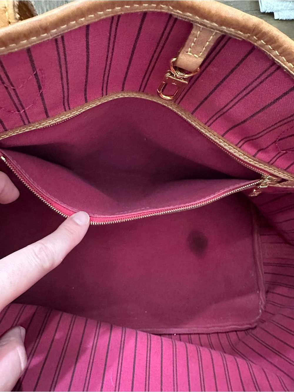 Louis Vuitton Neverfull Canvas Tote with Matching Pouch - Brown & Tan - Picture 13 of 15